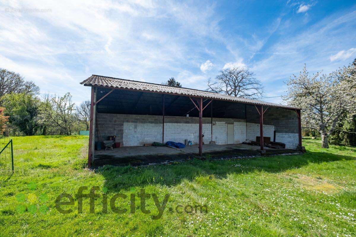 Maison à NOTRE-DAME-DE-SANILHAC