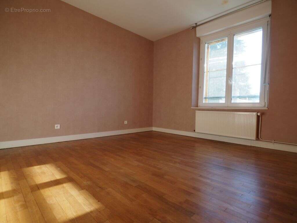 Appartement à CHARMES