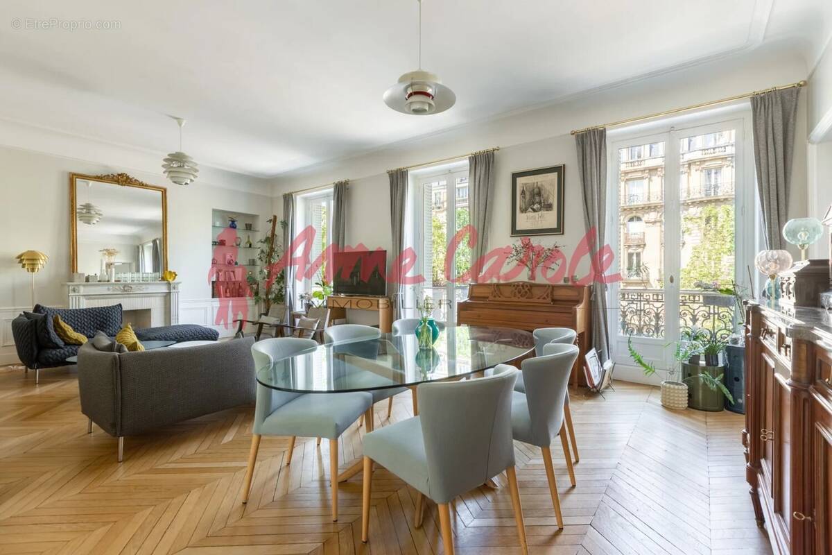 Appartement à PARIS-8E