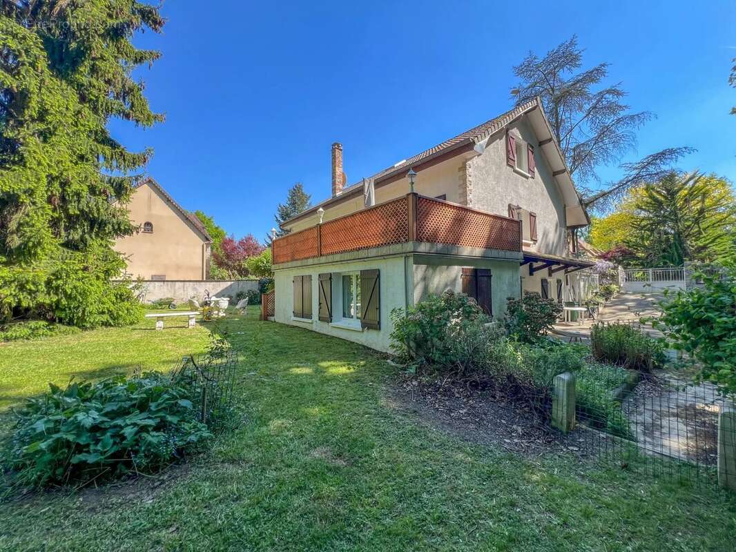 Maison à LE MESNIL-SAINT-DENIS