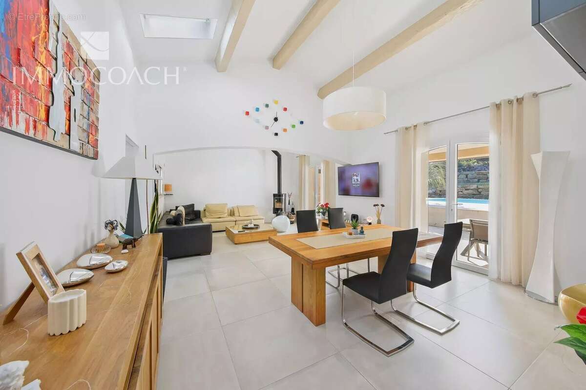 Maison à CARQUEIRANNE