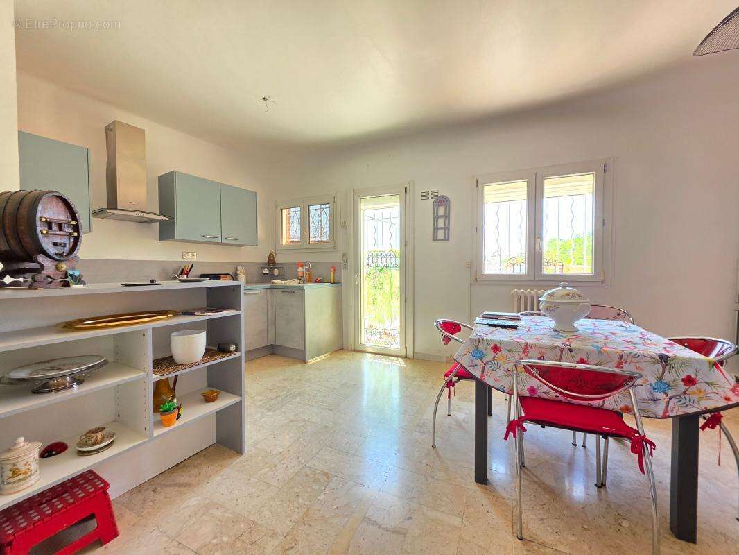 Appartement t4 avec terrasses et cave a vendre centre-ville de sanary-sur-mer - photo 5
