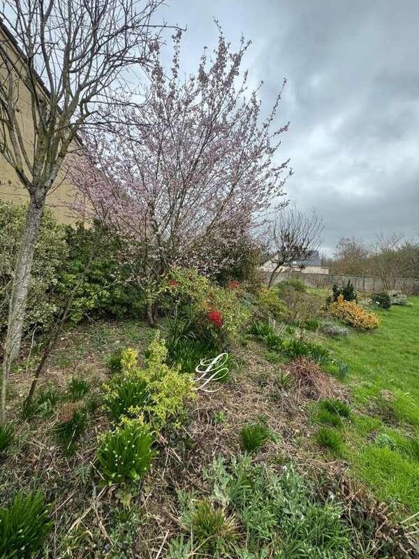 Maison à NEUVILLE-SUR-SARTHE