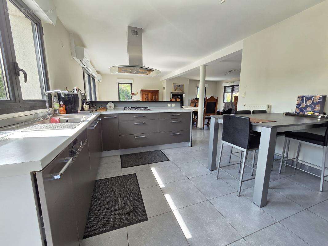Pavillon contemporain recent offrant 220m² hab sur 2000m² - photo 2