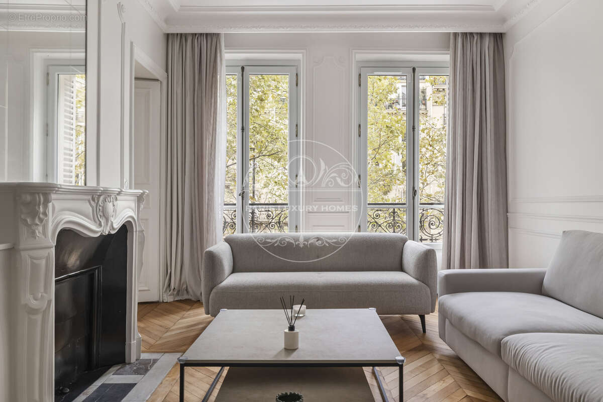 Appartement à PARIS-7E