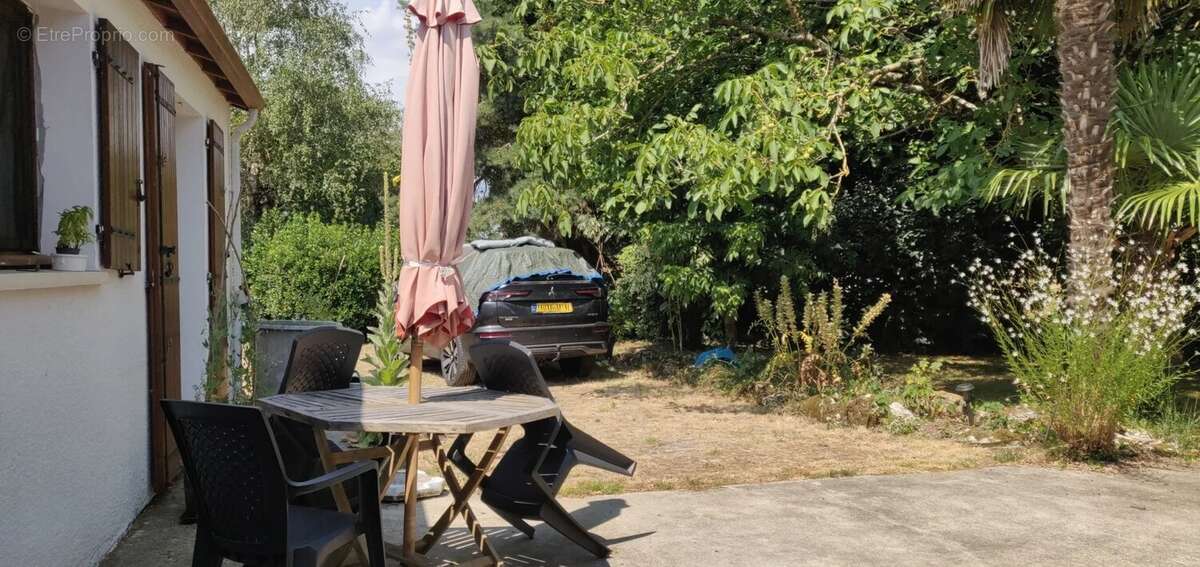 Maison de plain-pied, garage et jardin à vendre à Rioux (17) - photo 40