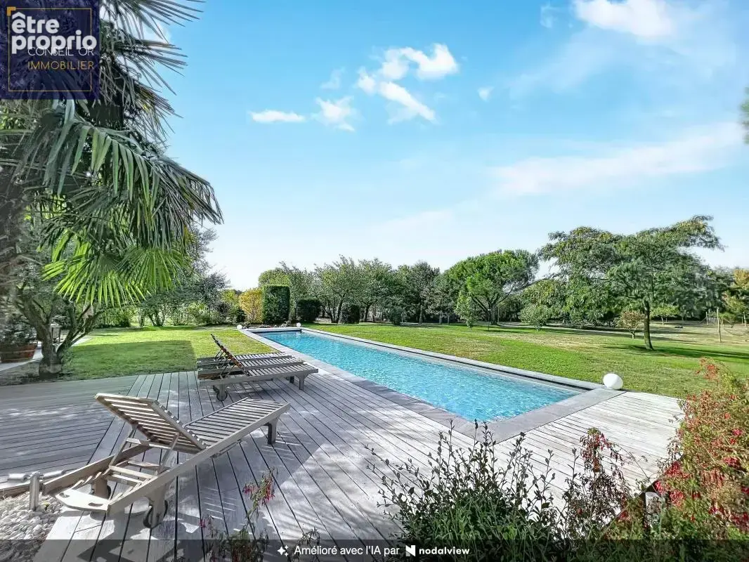 Maison - T8 -  221 m² avec piscine et terrain paysagé – Hauteurs de Saint-Genis-Laval - photo 3