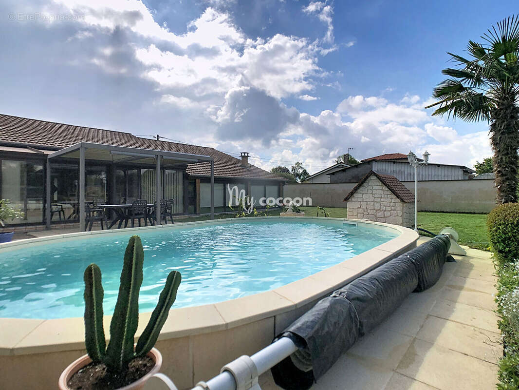 Maison - T5 - 141 m² - photo 2