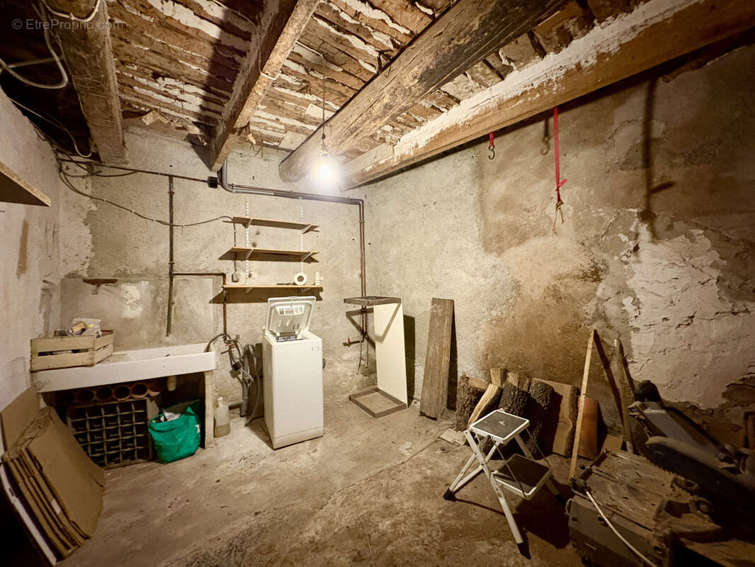Maison de village en pierre 3 pièces d'environ 75m2 avec cave   Beau potentiel   Combles aménageables - photo 11