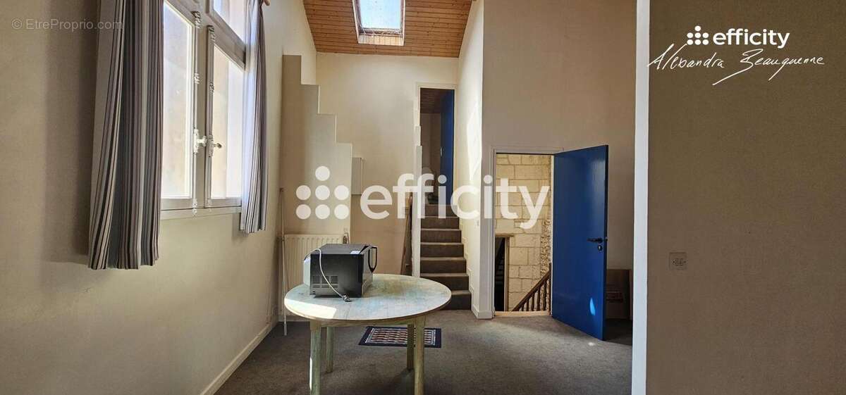 Appartement 400 m² à Niort  - photo 13