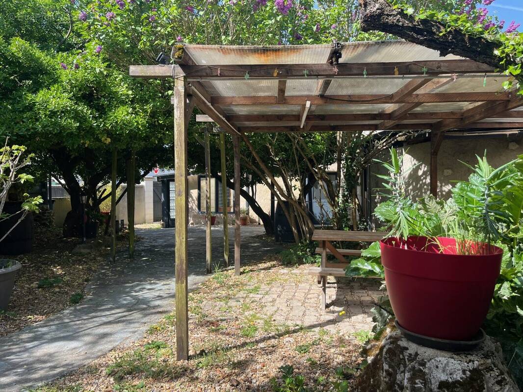 Maison à SAINT-CYR-EN-BOURG