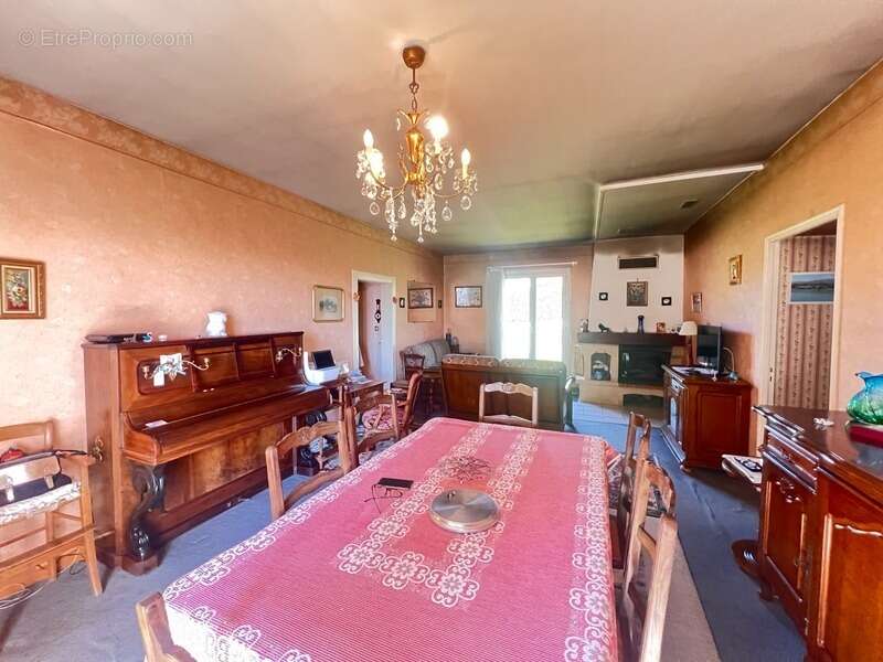 Maison à CHAPTELAT