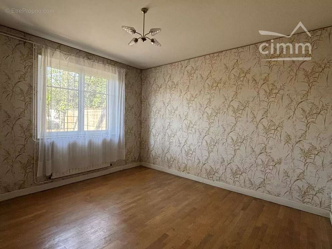 Maison à DOMPIERRE-SUR-BESBRE