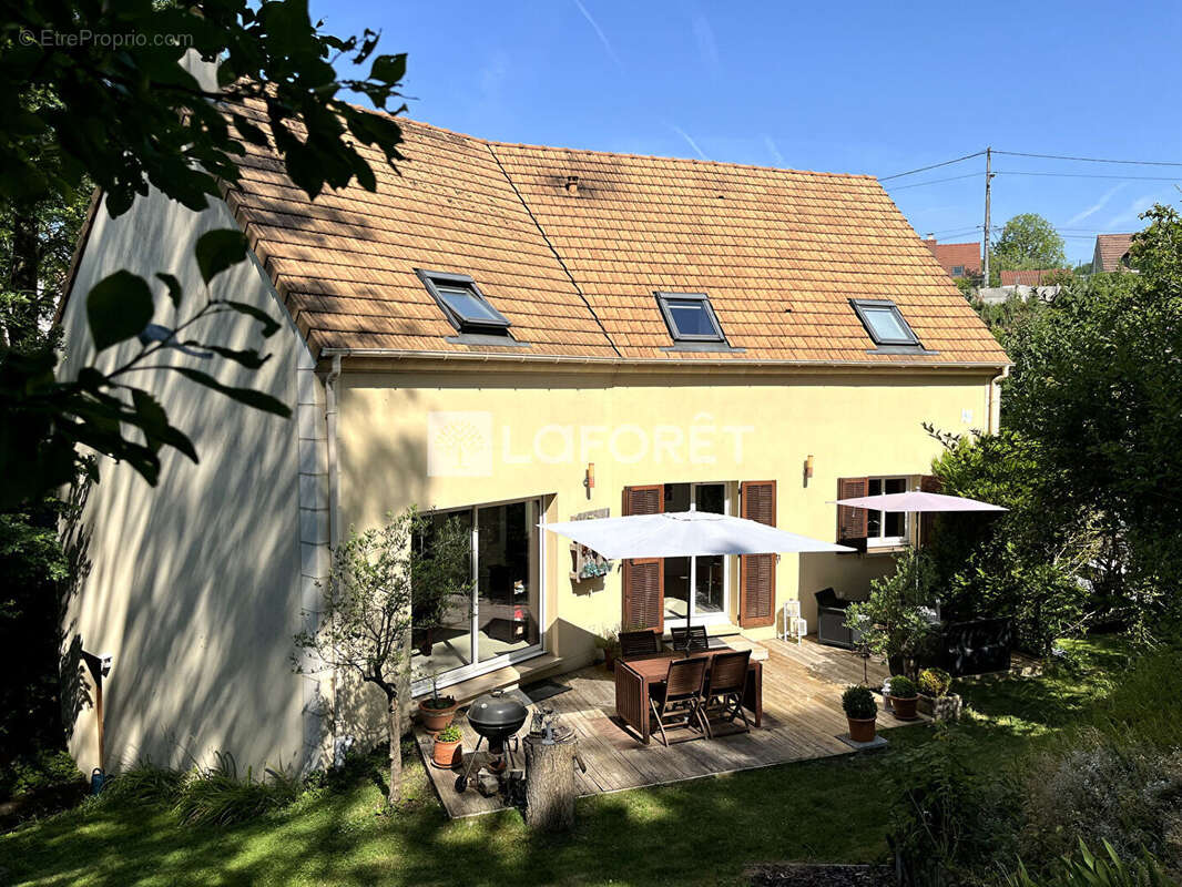 Maison à JUZIERS
