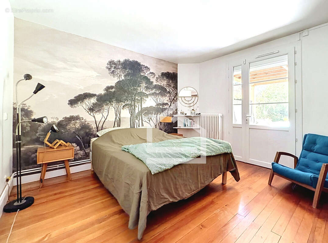 Maison Familiale des années 30 avec un beau jardin et une piscine. - photo 30