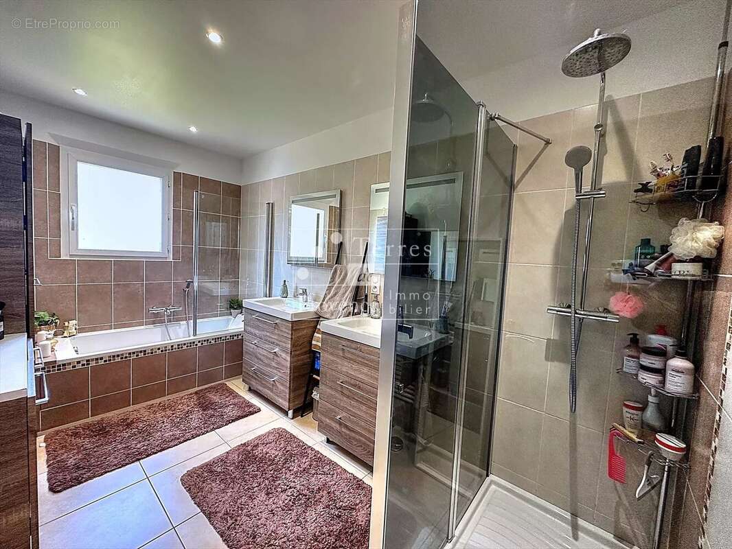 Maison à VILLECROZE