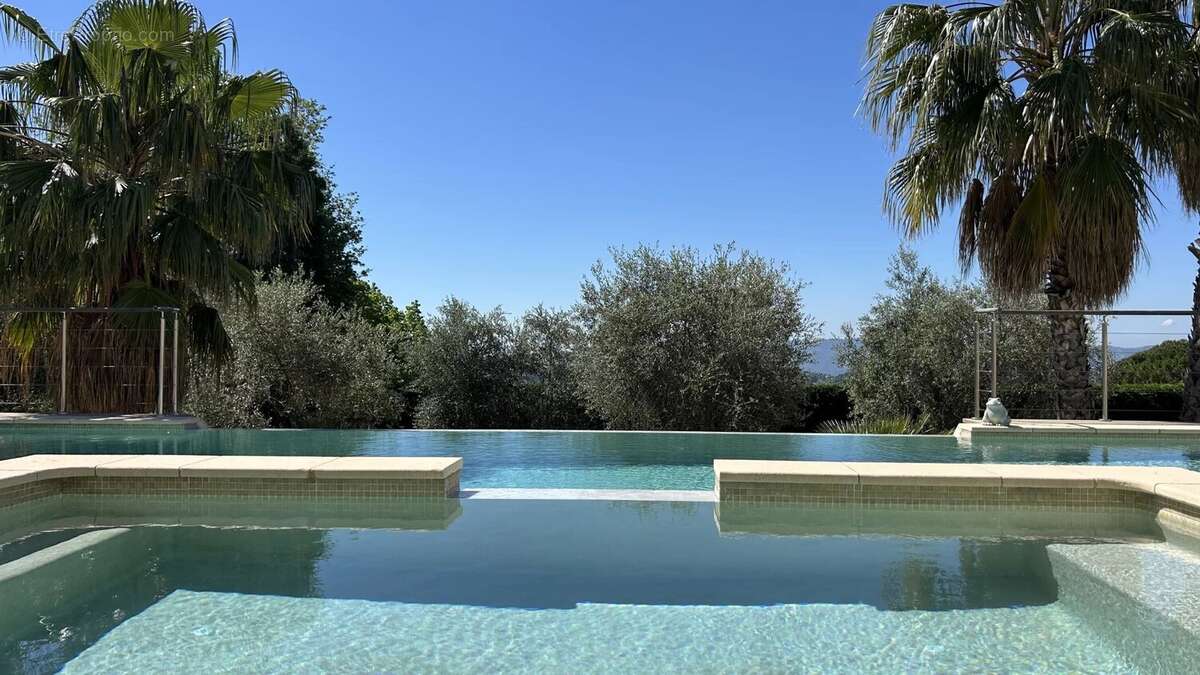 Maison à CHATEAUNEUF-GRASSE
