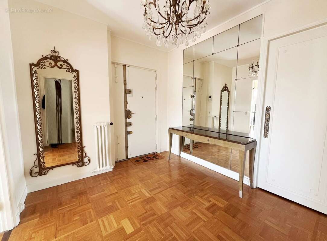 Appartement à PARIS-8E