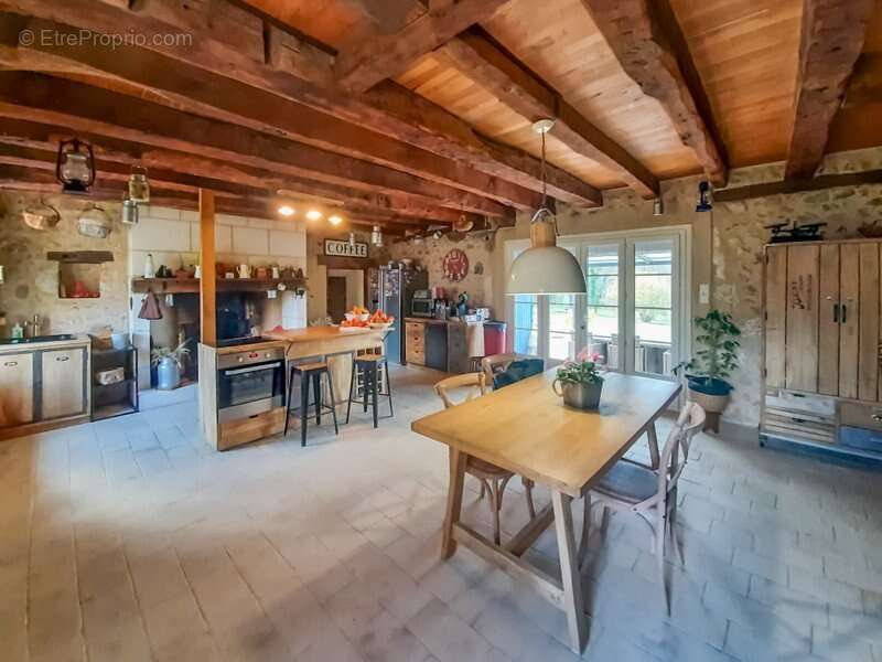 Maison à ANTONNE-ET-TRIGONANT