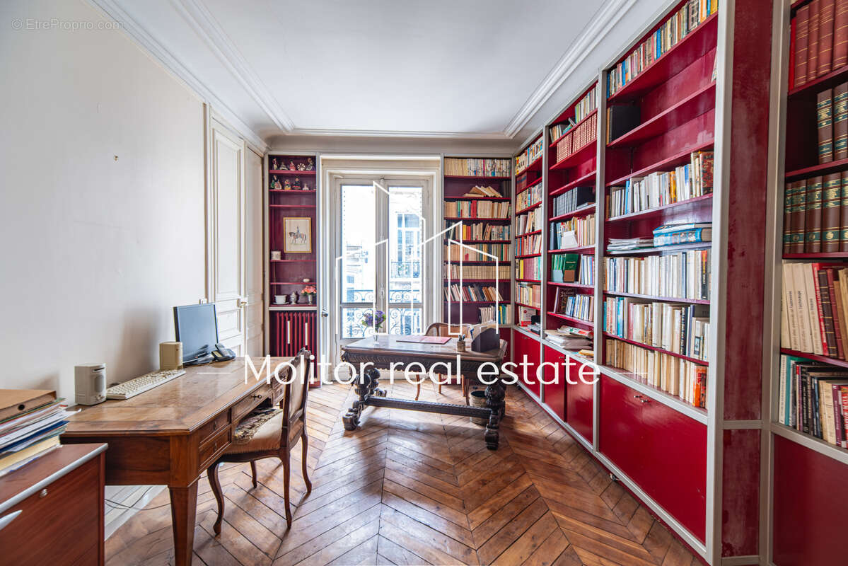 Appartement à PARIS-8E