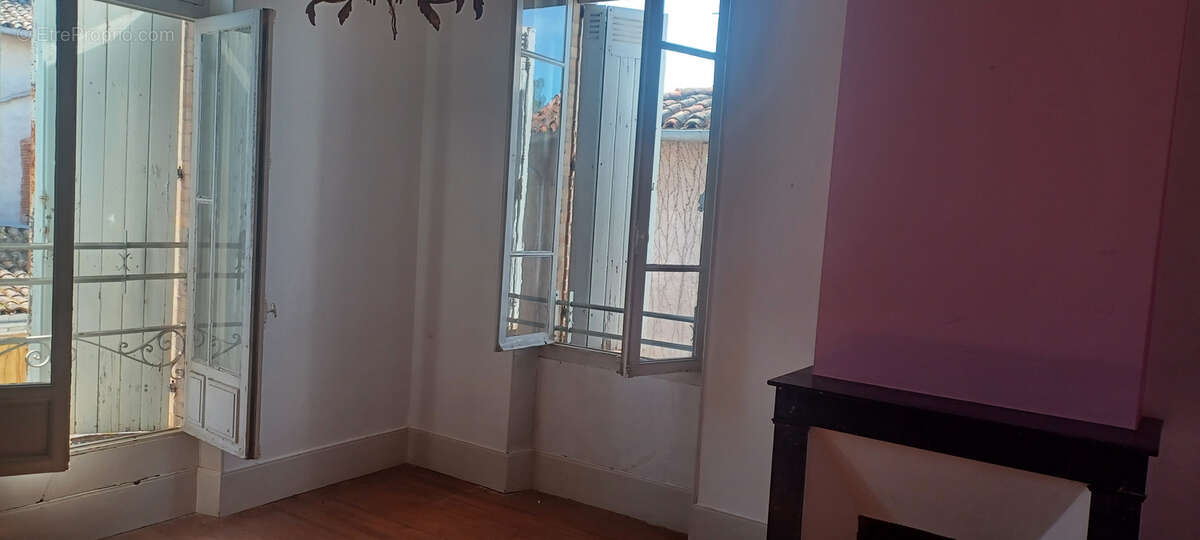 Maison à NEGREPELISSE