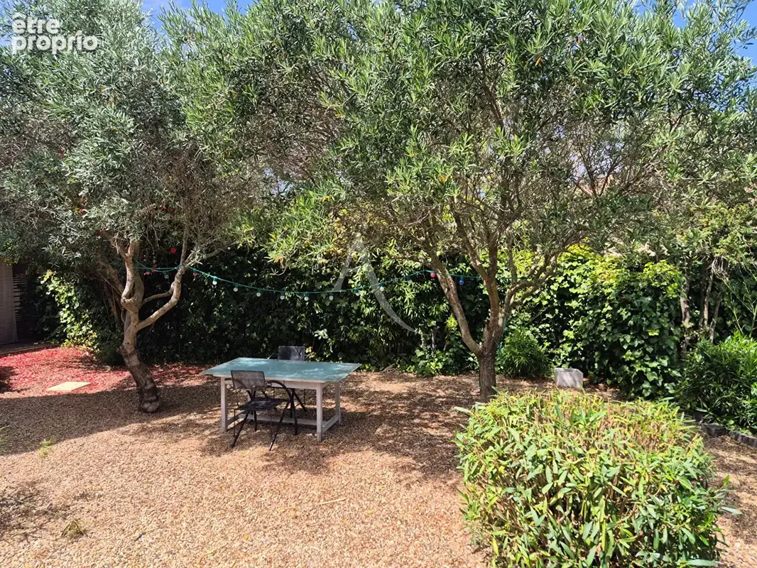 Villeveyrac : Élégante villa de plain-pied -210 m² de surface au sol - Charme méditerranéen avec piscine - photo 20