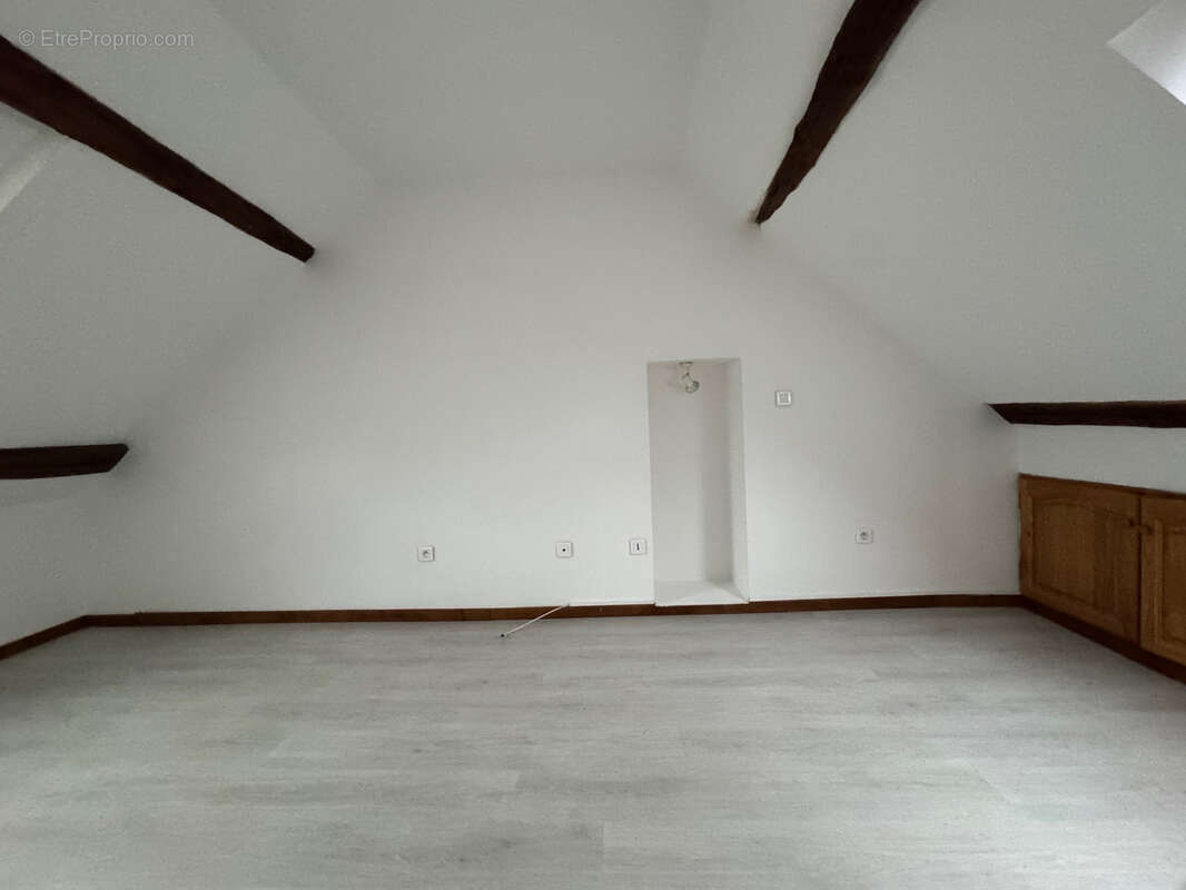 Appartement à LA CHAPELLE-EN-SERVAL