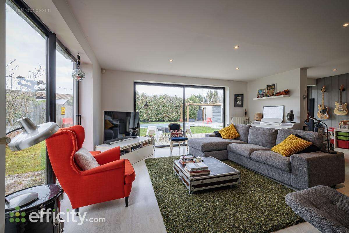 Maison à AMBARES-ET-LAGRAVE