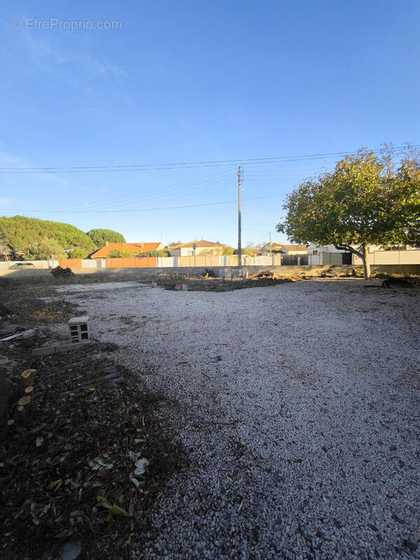 Terrain à SAUVIAN