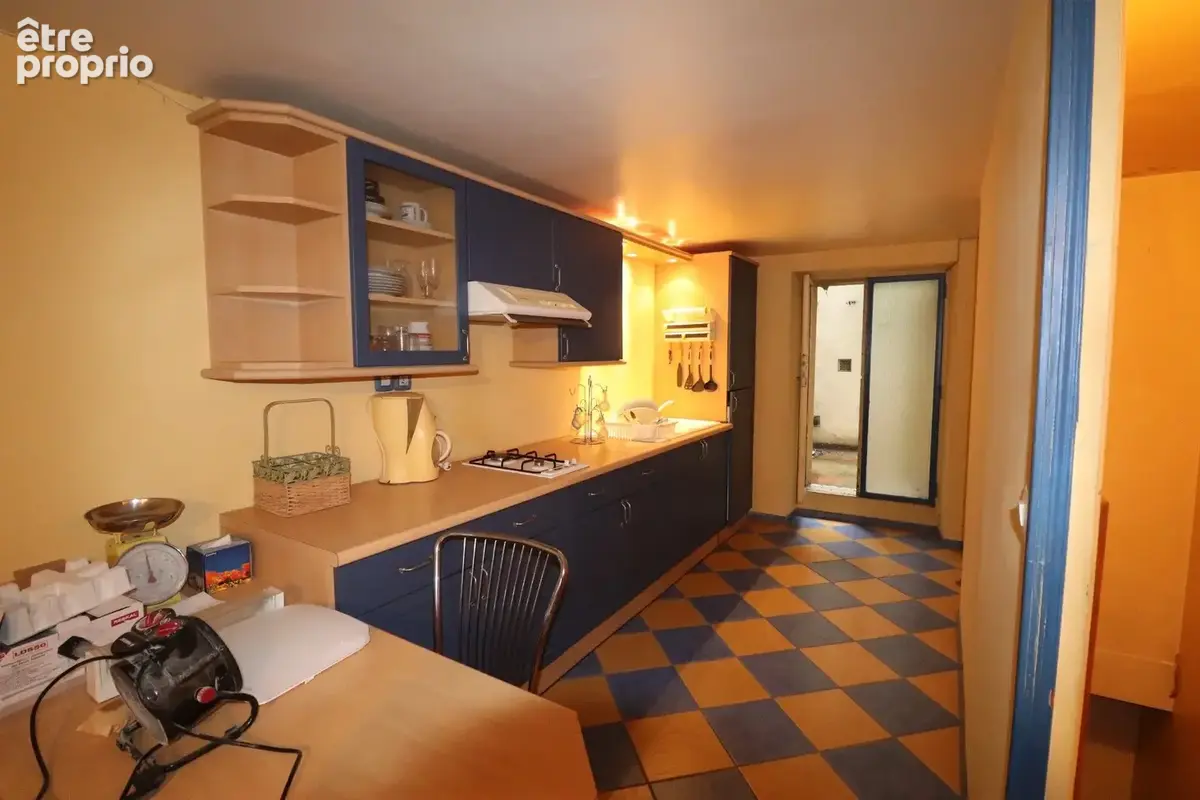 A valence, centre local commercial + 2 appartements. - photo 11
