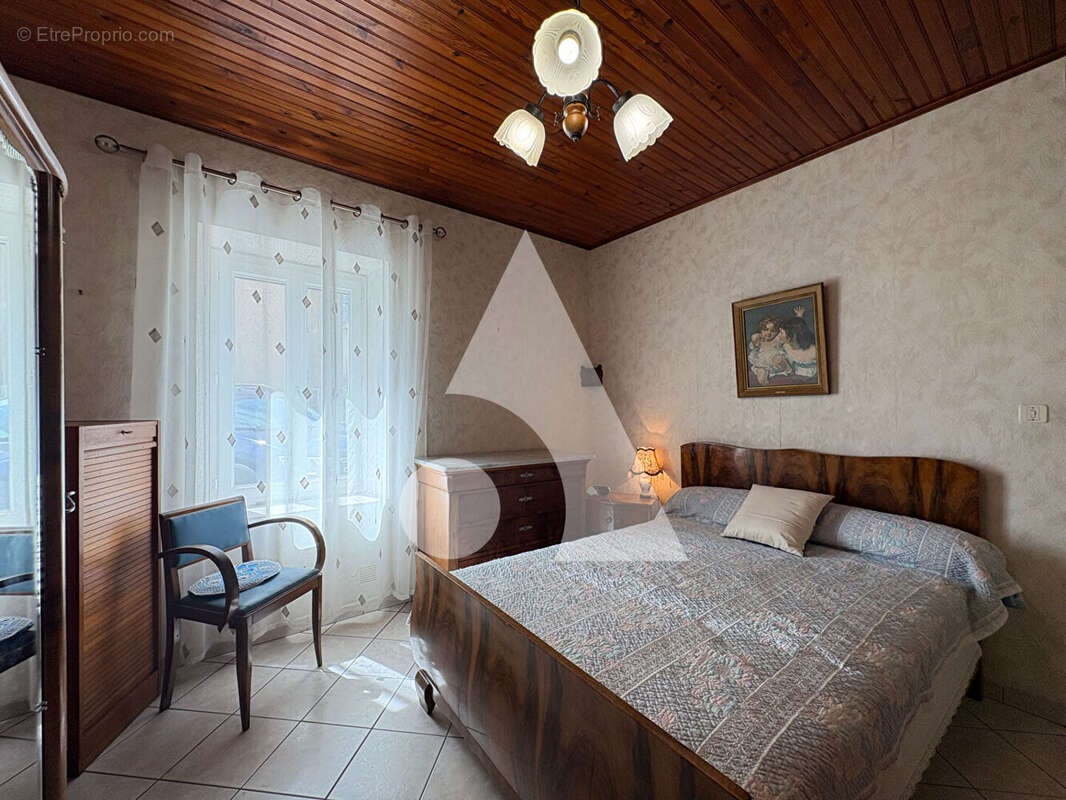 Appartement à LA ROQUETTE-SUR-VAR