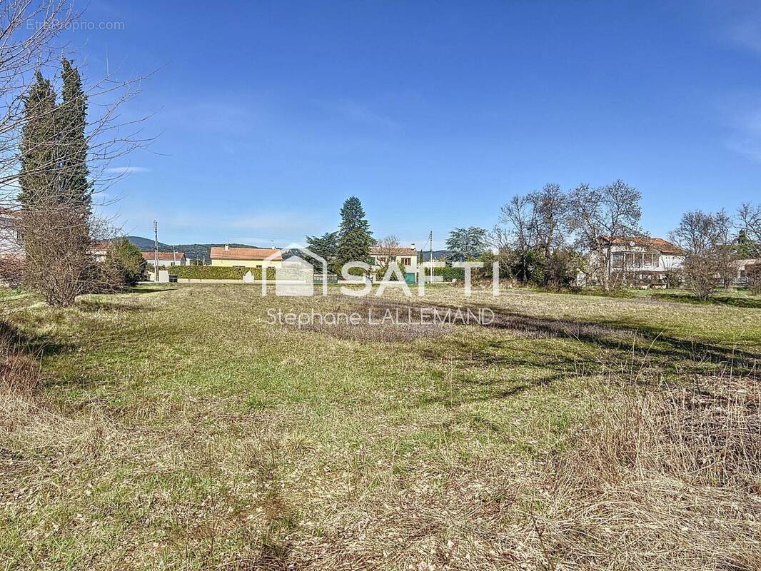 Photo 1 - Terrain à SAINT-JULIEN-LES-ROSIERS