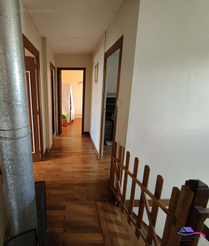 Palier - Maison à VICQ-EXEMPLET