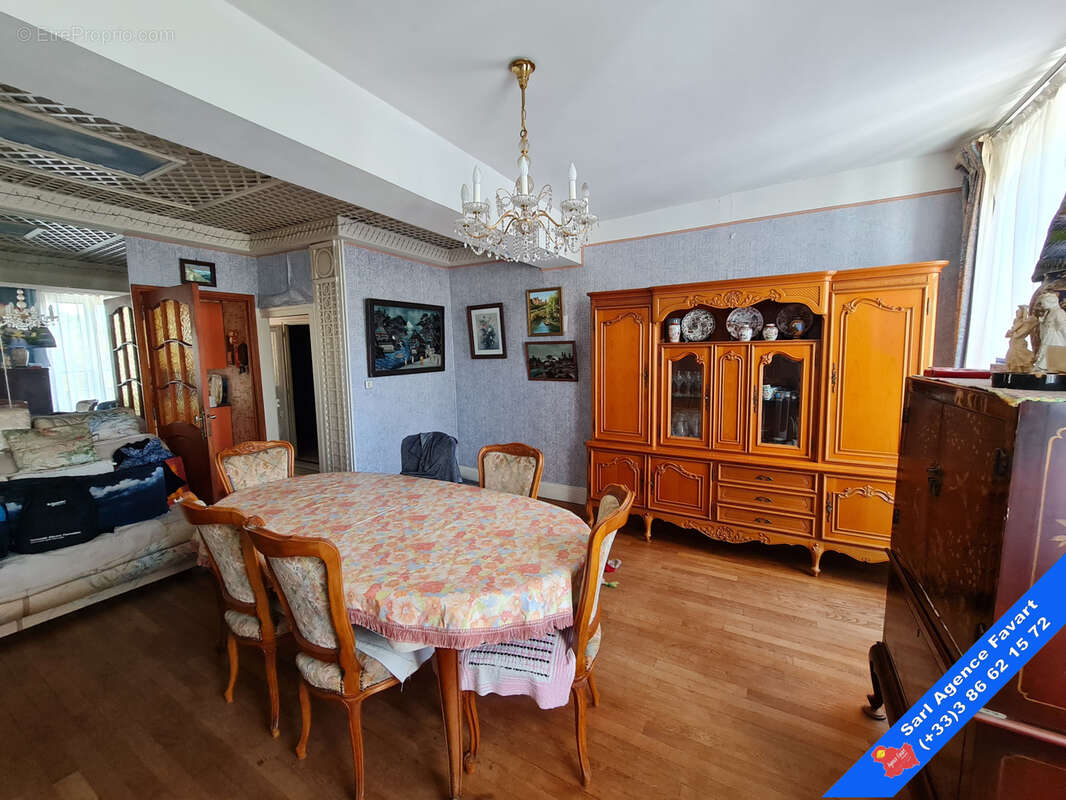 Maison à LAROCHE-SAINT-CYDROINE