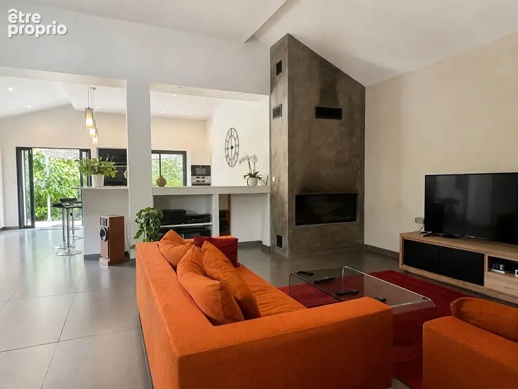 Maison T4 200m² sur 2500m² de terrain avec piscine, garages, cave, dépendances à ALLAUCH 13190 - photo 5