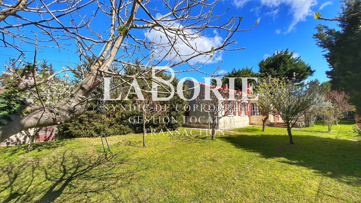 Maison à ENTRAIGUES-SUR-LA-SORGUE