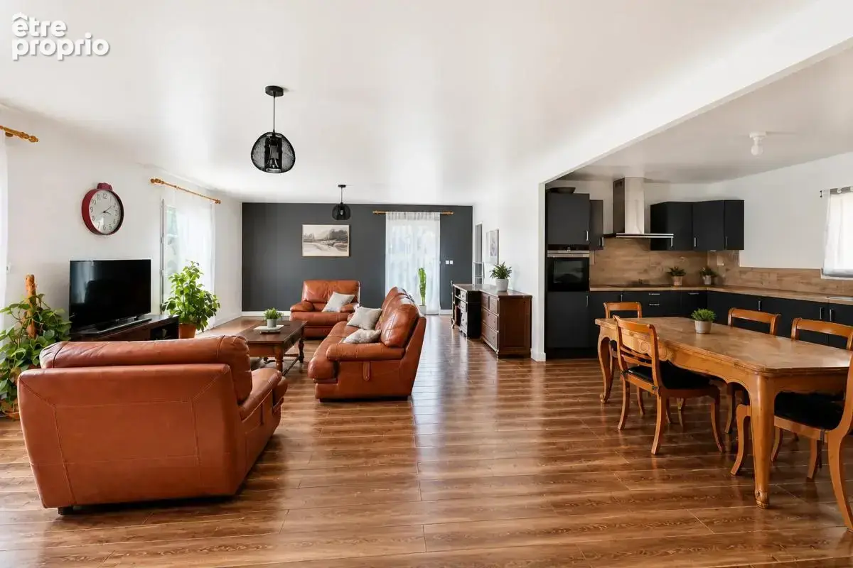 Belle maison familiale avec 4 chambres, grand garage et jardin arboré - photo 3