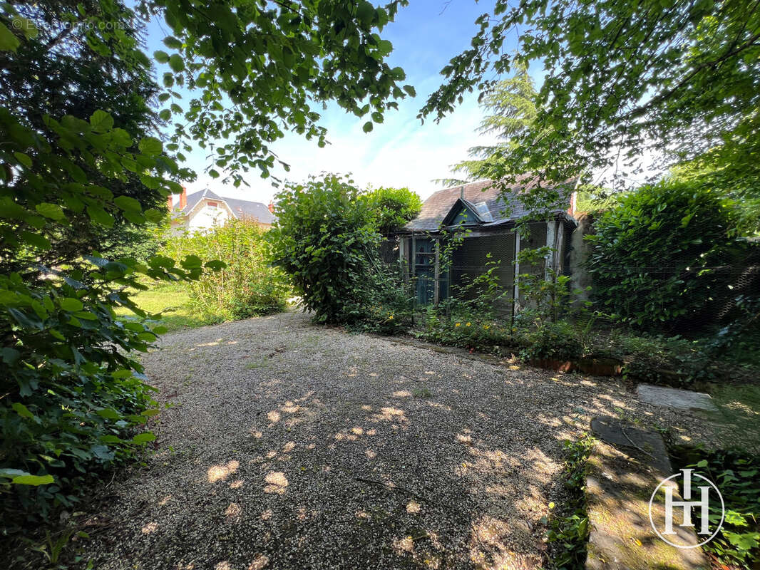 Maison à SAINT-AMAND-MONTROND