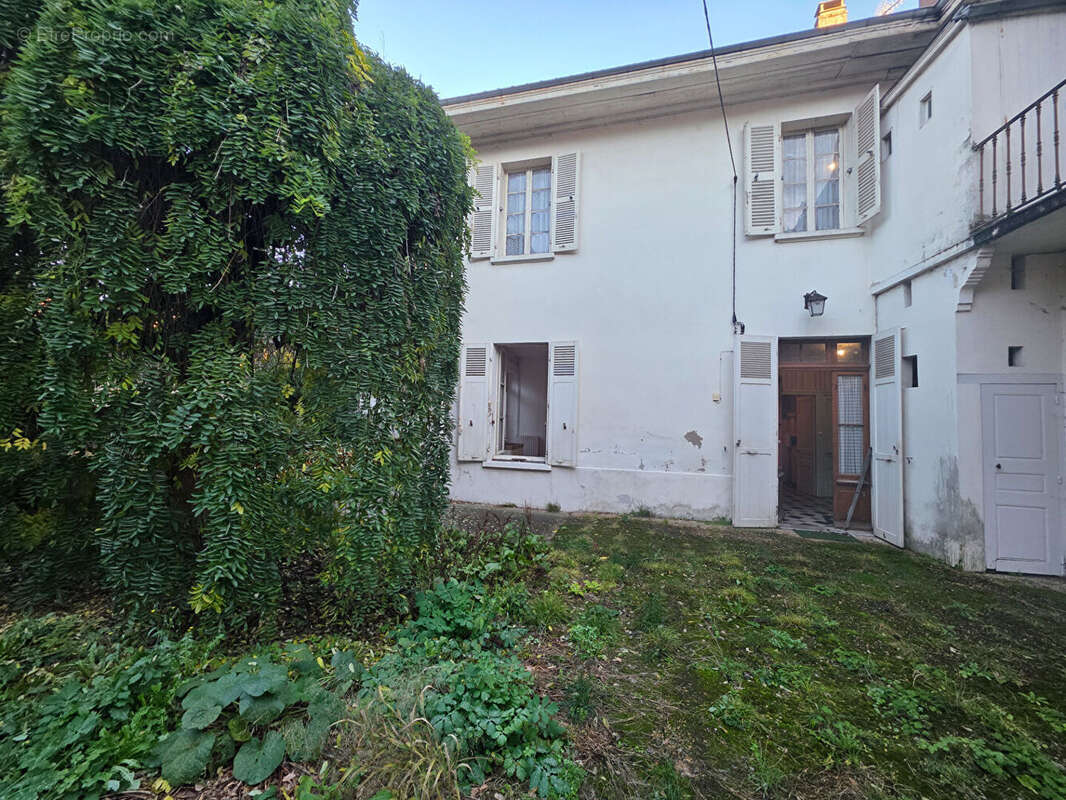 Maison à SAINT-GENIX-SUR-GUIERS