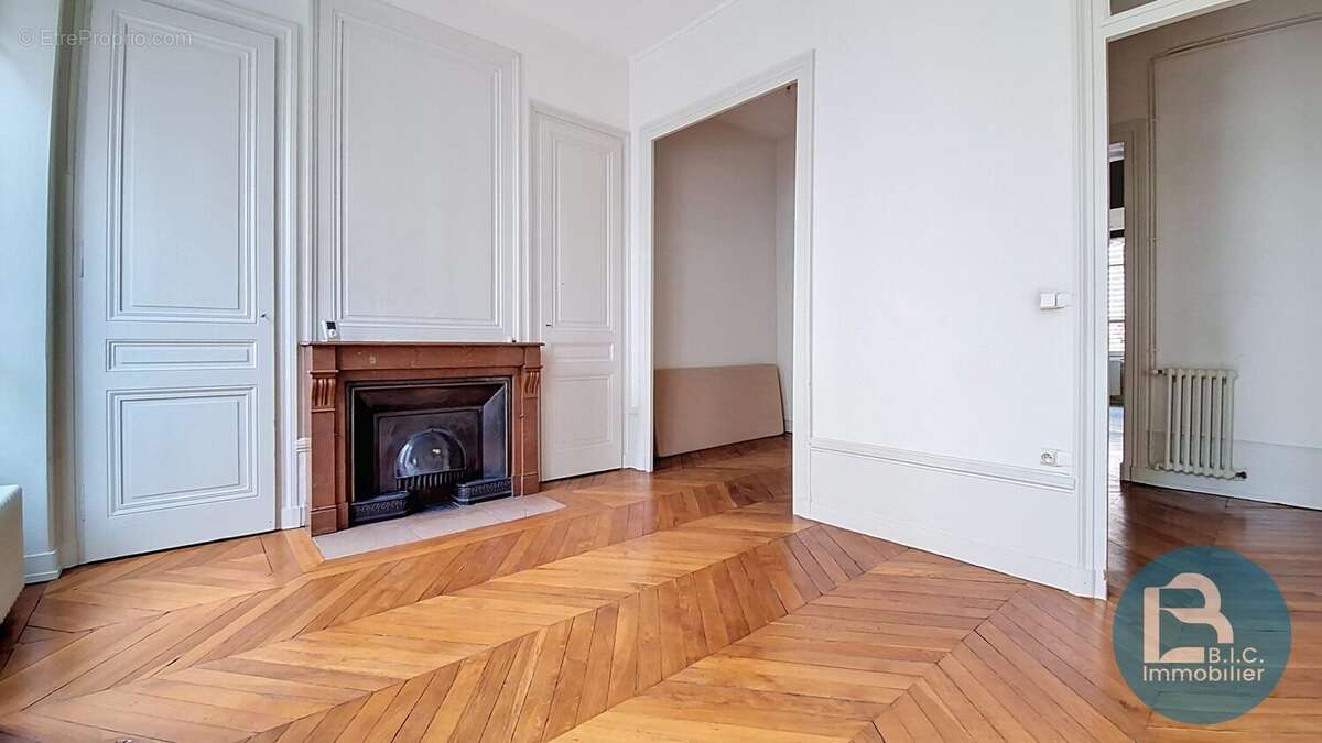 chambre + alcove dressing  - Appartement à LYON-3E
