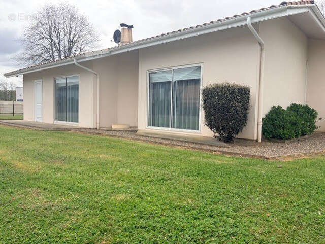 Maison à YGOS-SAINT-SATURNIN