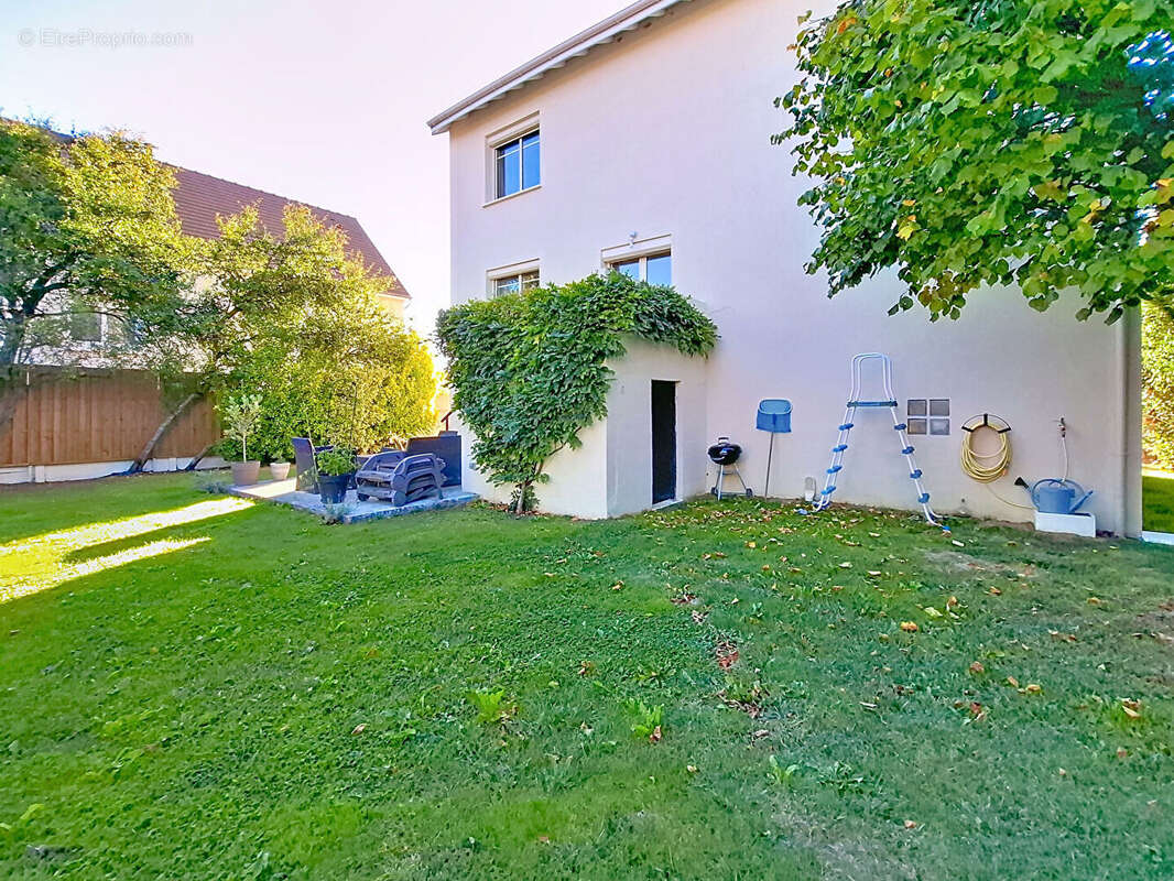 Maison à VILLENEUVE-LE-COMTE