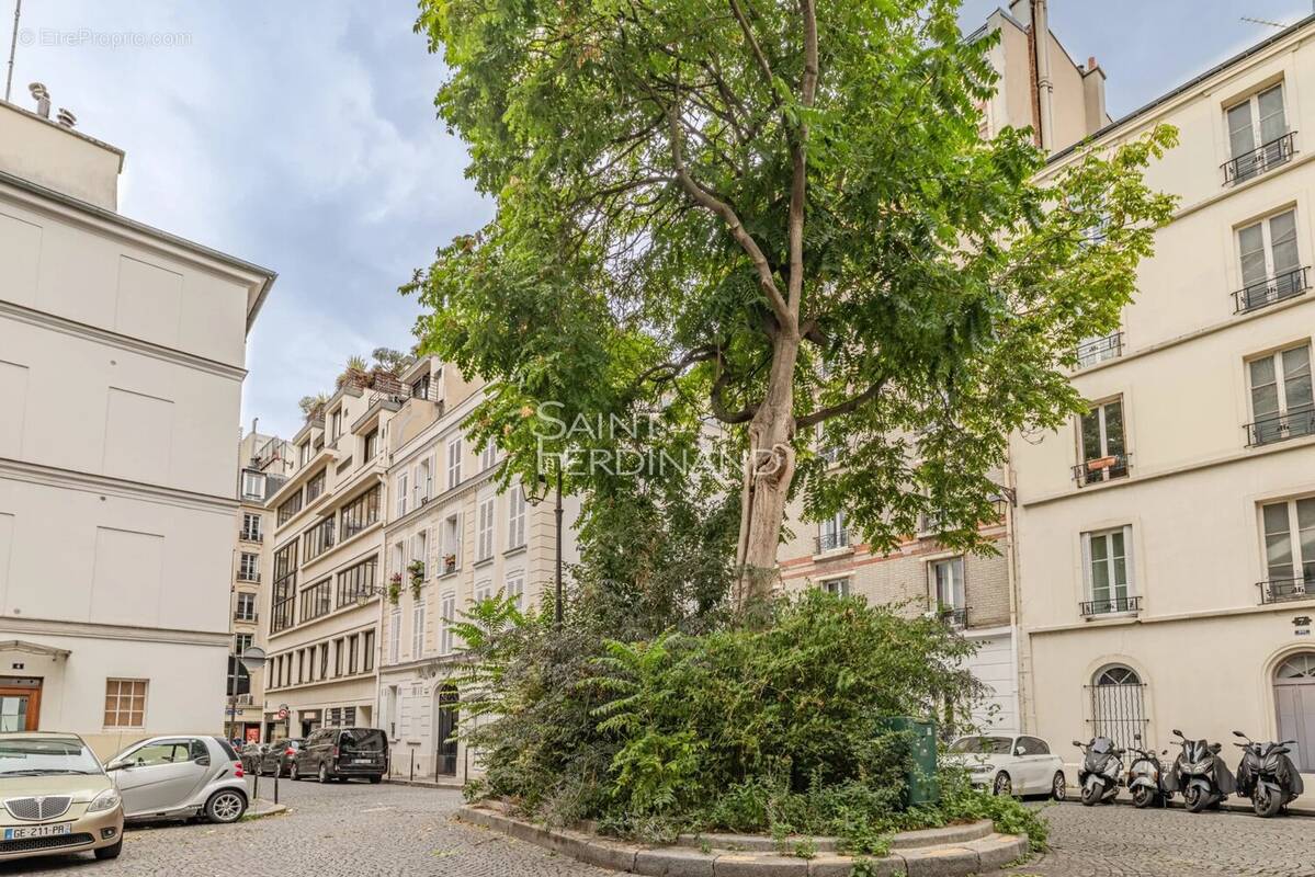 Appartement à PARIS-17E