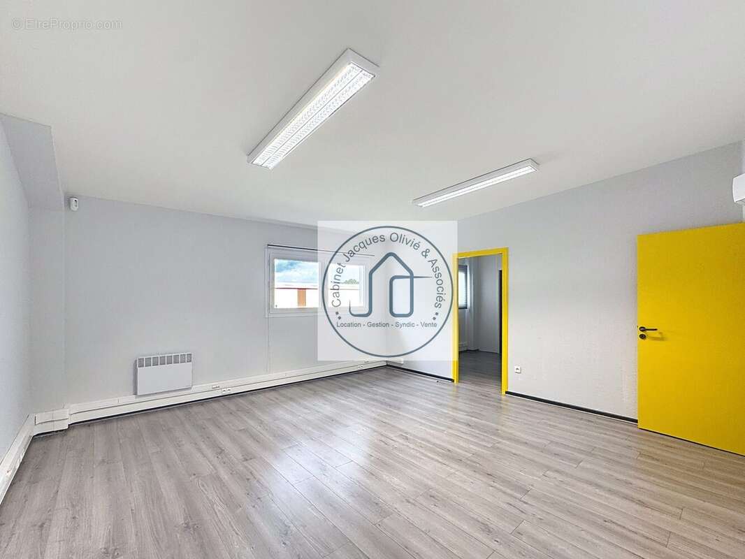 Commerce 450 m² à Fontenilles  - photo 7