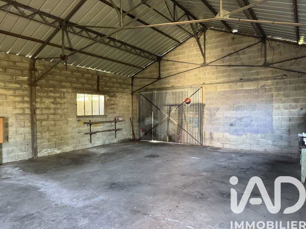 Photo 2 - Parking à SAINT-SORNIN