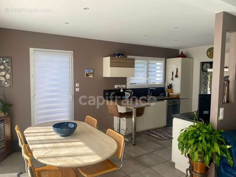 Maison à GREZIEU-LA-VARENNE