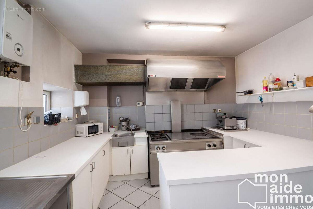 Commerce à ONET-LE-CHATEAU