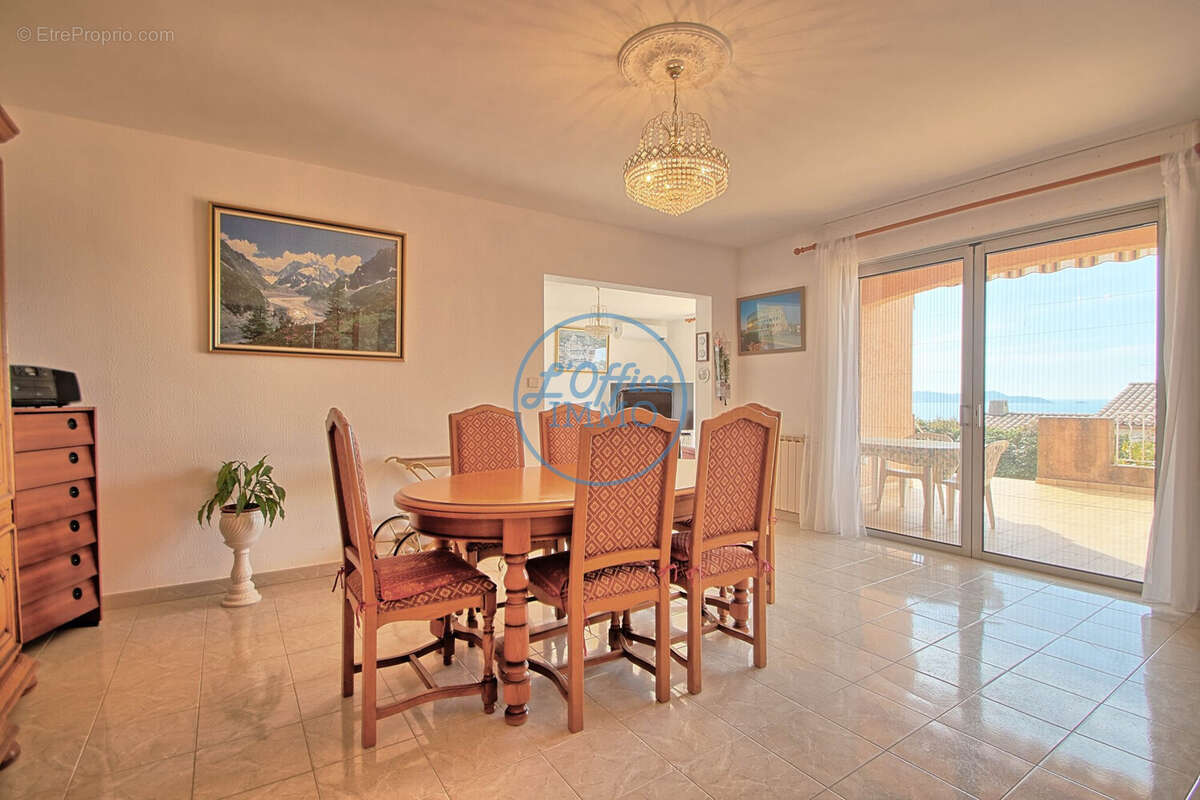 Maison à CARQUEIRANNE