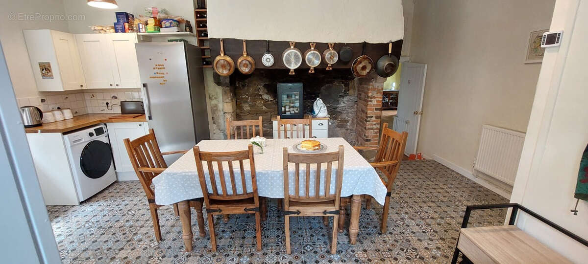 Maison à SEGUR-LE-CHATEAU