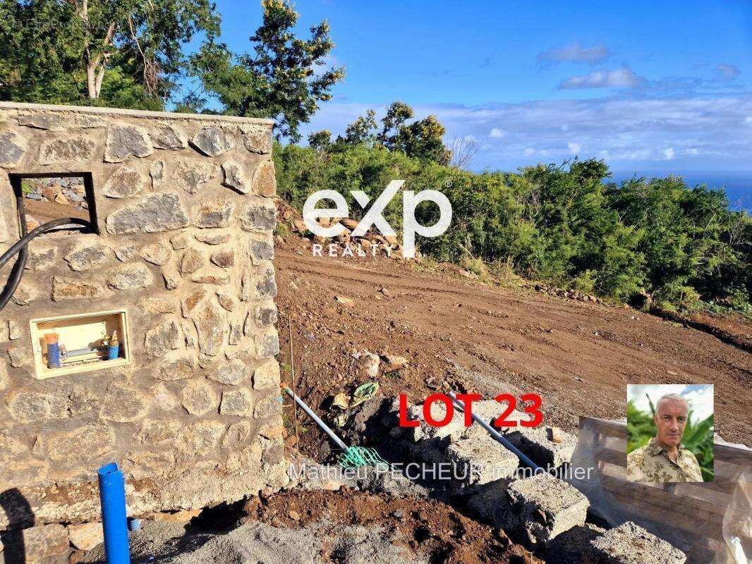 Terrain à SAINT-LEU